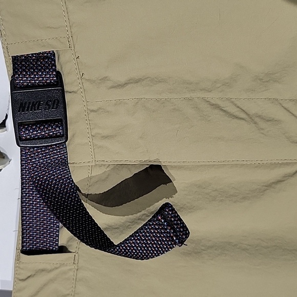 Nike Youth SB (Skateboading) Shorts with Adjustable Belt, Size Medium - Picture 2 of 11